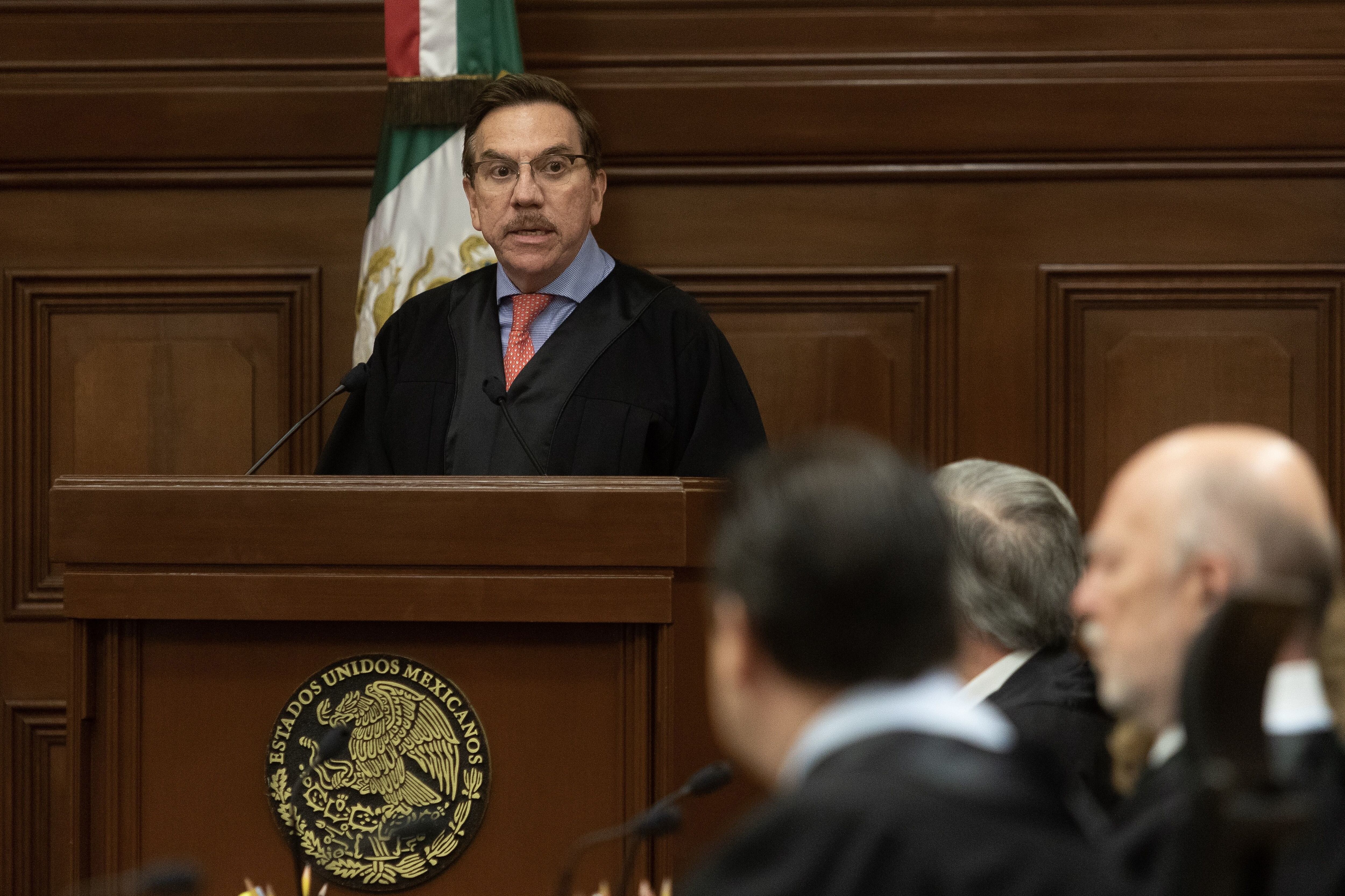 El ministro Javier Laynez rinde protesta ante el Pleno de la Suprema Corte, el 27 de juio de 2019. 