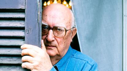 El escritor Andrea Camilleri (1925 - 2019), fotografiado en Roma en el año 2000.