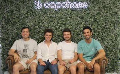 Equipo fundador de Capchase. De izquierda a derecha, Luis Basagoiti, Ignacio Moreno, Przemek Gotfryd y Miguel Fernández.