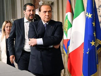 Silvio Berlusconi con la delegación del centroderecha el 7 de mayo en el Quirinal.
