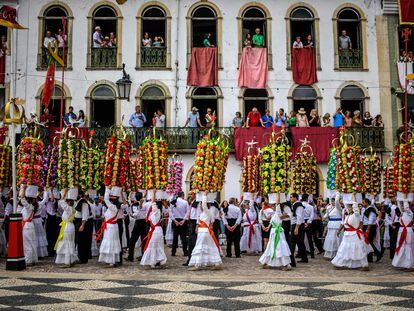 Participantes en la Festa dos Tabuleiros, que se celebrará el 7 de julio en la localidad portuguesa de Tomar.