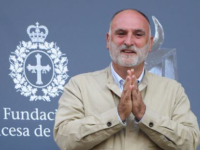 El cocinero José Andrés, este martes a su llegada a Oviedo, donde el viernes recibirá el Premio Princesa de Asturias de la Concordia 2021.