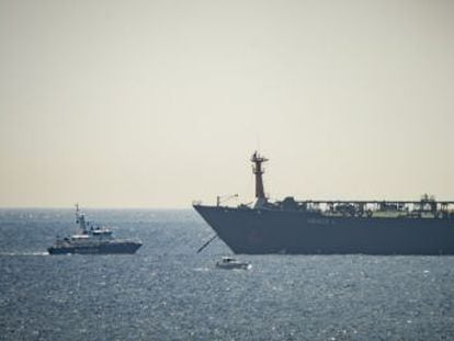 El Peñón frena un buque que llevaba crudo a Siria en aguas que el Estado español considera propias