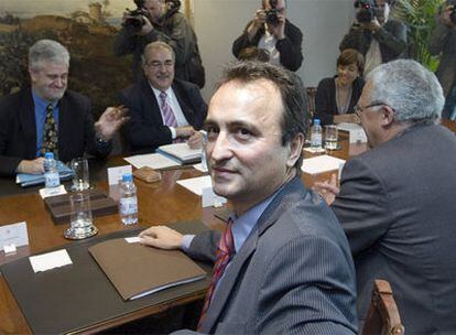 Reunión de la Comisión Mixta de Asuntos Económicos, con López Carbajo en primer término.