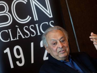 Zubin Mehta atiende a los medios de comunicación en Barcelona.