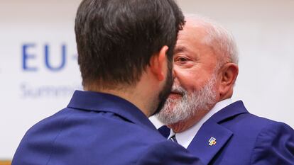 El presidente de Brasil Luiz Inácio Lula da Silva y el mandatario chileno Gabriel Boric en la Cumbre de la UE-Celac, Bruselas.