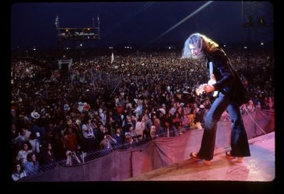 El guitarrista y líder de Deep Purple, Ritchie Blackmore, en un concierto en California en 1974, año de edición de 'Burn'.

