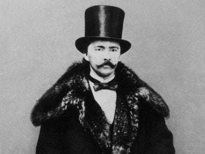 Heinrich Schliemann vestido como el rico comerciante de San Petersburgo que era en 1860.