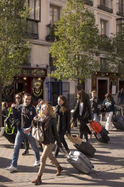 Turistas en el Palacio Real de Madrid.