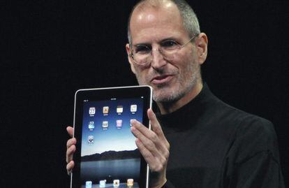 Steve Jobs presentaba la tableta iPad en enero de 2010.