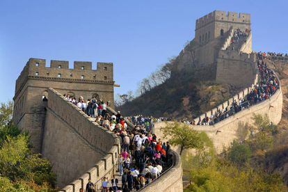 Porción de la Gran Muralla China abarrotada de turistas.