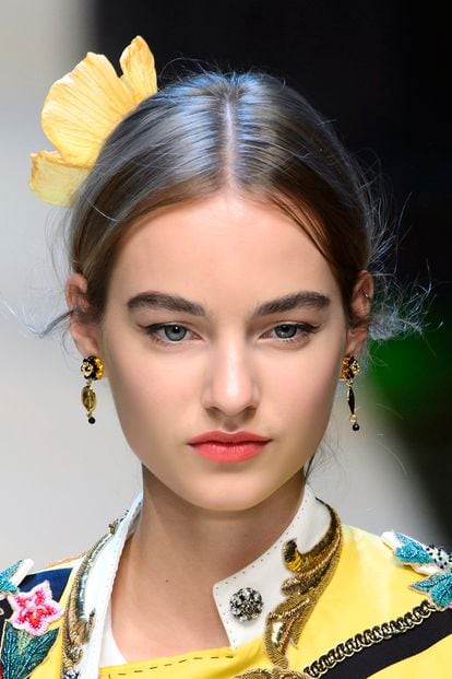 Dolce & Gabbana también propone labios mate en tonos coral y nude.