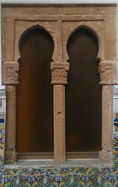 La ventana del Santuario de la Virgen de Regla.