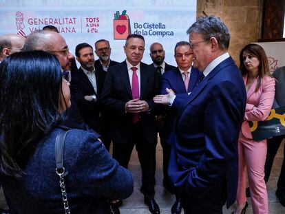 El presidente de la Generalitat, Ximo Puig, participa en la presentación del bono de ayuda para la cesta de la compra, que ayudará a medio millón de valencianos.
