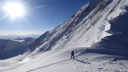 Adrian Ballinger y Cory Richards registraron en Strava su intento de subir el Everest sin oxígeno.