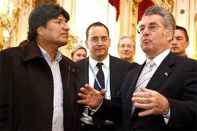 El presidente boliviano, Evo Morales, junto a su homólogo austriaco, Heinz Fischer, ayer en Viena.