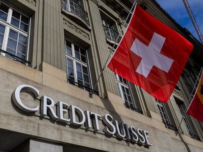 A Swiss flag is pictured above a logo of Swiss bank Credit Suisse in Bern, Switzerland, November 15, 2023.  REUTERS/Denis Balibouse