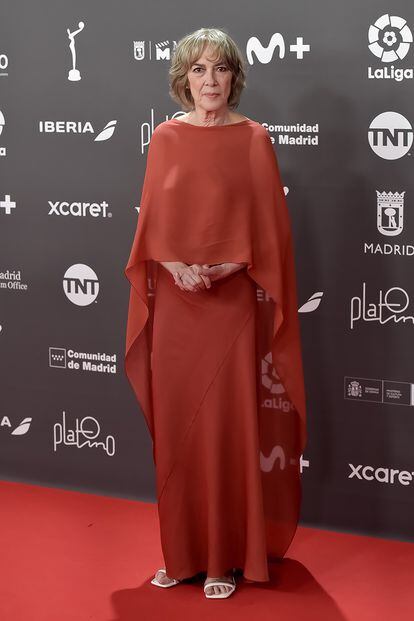 Susi Sánchez, ganadora del premio a actriz secundaria, con vestido de Cortana.