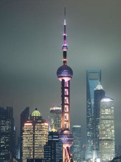 El área de Pudong, con la torre de la televisión Oriental Pearl, símbolo de la zona financiera de la ciudad.