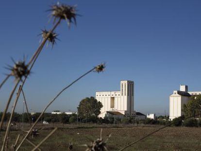 Dos silos en Bellavista (Sevilla).