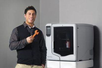 La designJet 3D de HP imprime objetos en plástico ABS, como la llave inglesa de la imagen.