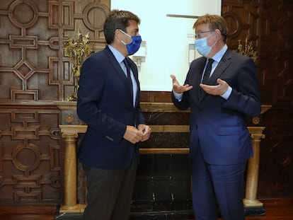 Carlos Mazón, presidente del PPCV (a la izquierda), con Ximo Puig, presidente de la Generalitat, en la reunión que han mantenido este lunes en el Palau.