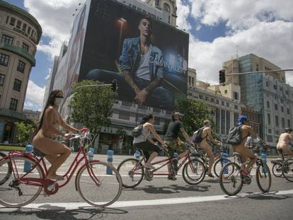 Celebración de la marcha ciclonudista World Naked Bike Ride 2020, el 13 de junio en Madrid.