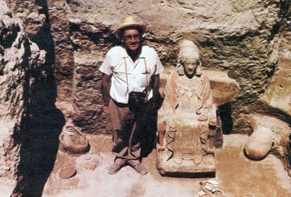 Francisco Presedo, junto a la Dama, tras su descubrimiento.