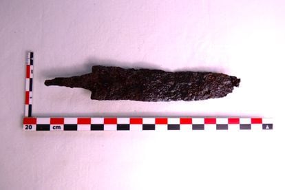 Cuchillo medieval hallado en el lugar donde se produjo la batalla.