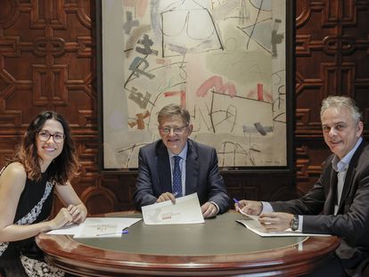 El president Ximo Puig (PSPV) junto a la vicepresidenta Aitana Mas (Compromís) y al vicepresidente Héctor Illueca (Unides Podem) tras llegar a un acuerdo para los presupuestos de 2023.