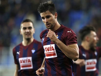 Adri&aacute;n celebra un gol ante el M&aacute;laga.