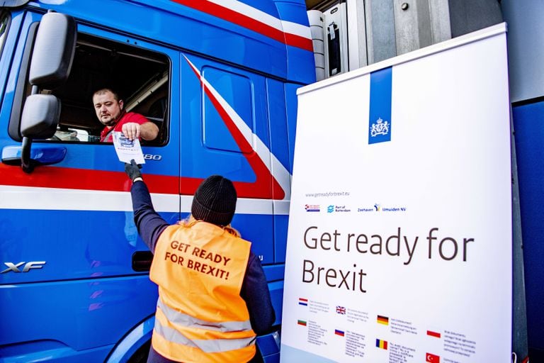 Delivery of explanatory brochures in the port of Rotterdam in anticipation of the effective Brexit, last December.