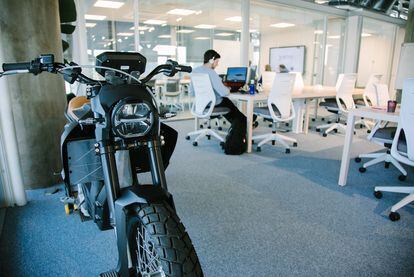 Algunas de las piezas de la moto eléctrica de Pursang se han impreso en el Consorci de la Zona Franca de Barcelona.