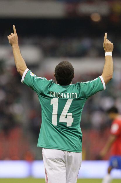 Chicharito celebra el gol de la victoria de México ante Costa Rica.
