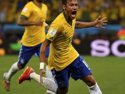 Neymar celebra un gol ante Croacia en el partido inaugural.
