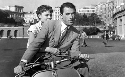 Audrey Hepburn y Gregory Peck en ‘Vacaciones en Roma’, dirigida por William Wyler.