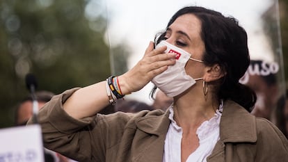 Isabel Díaz Ayuso en Fuenlabrada (Madrid), el 19 de abril.