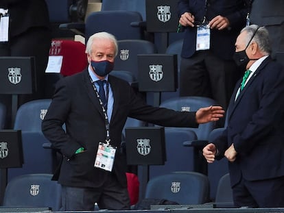 Tusquets, en el palco durante el duelo ante el Betis.