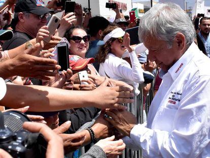 El puntero Andrés Manuel López Obrador en Baja California.