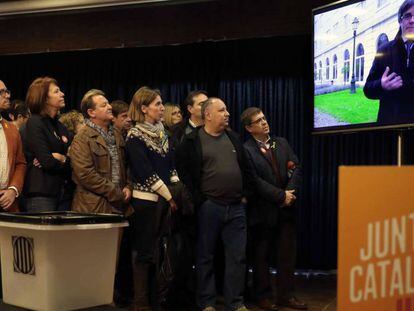 El expresident de la Generalitat, Carles Puigdemont, interviene desde Bruselas en un acto de campa&ntilde;a de Junts Per Catalunya.