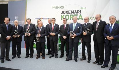 Entrega de los premios Joxe María Korta en un acto presidido ayer por el 'lehendakari', Patxi López, y el titular de Industria, Bernabé Unda.