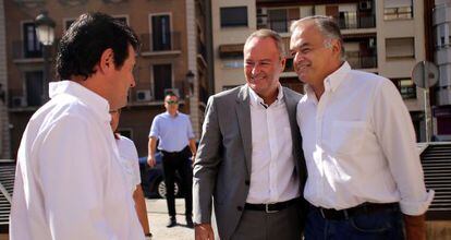 Ciscar, Fabra y Gonz&aacute;lez Pons antes de reunirse con las organizaciones agrarias en la sede del PP en Valencia. 