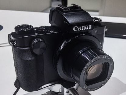 Canon G5 X.