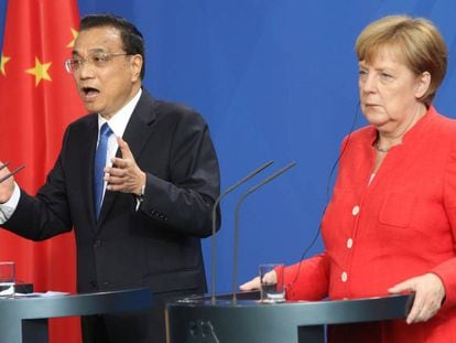 Li Keqiang y Angela Merkel este viernes en Berlín.