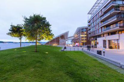 Museo de arte contemporáneo de Oslo, proyectado por Renzo Piano, en la la antigua zona portuaria de Tjvuholmen.