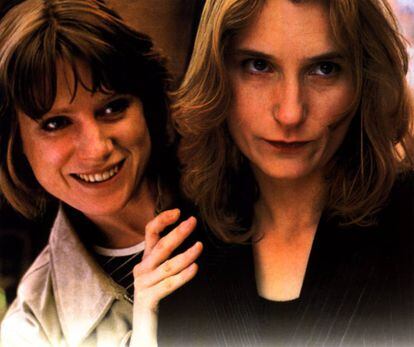 Lynda Steadman y Katrin Cartlidge, en 'Dos chicas de hoy', de Mike Leigh.