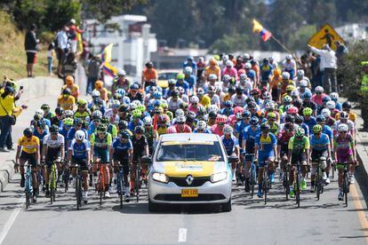 El pelotón del Tour Colombia, en Paipa, al comienzo de la quinta etapa.