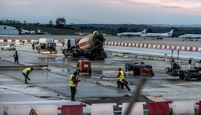 Obres d'ampliació a l'aeroport de Girona-Costa Brava.