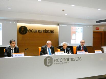 Presentación del "+45 años de evolución de los principales sectores de la economía española (1975-2022)" de la Cámara de Comercio de España y el Consejo General de Economistas de España.