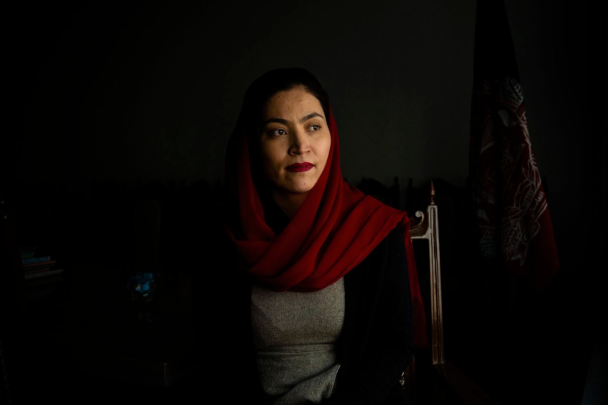 Gaisu Yari es un referente para las mujeres de Afganistán. Comisionada para Asuntos Sociales del anterior Gobierno, graduada en EE UU, tuvo que abandonar el país con la llegada de los talibanes. Esta fotografía fue tomada en Kabul en marzo de 2020.